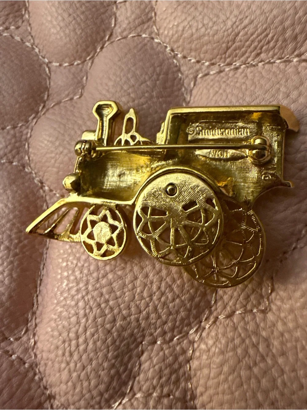 Avon Goldtone Festive Brooch - Vintage Collection